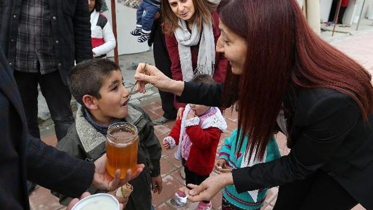 Arıcılık Projesi’nin İlk Hasadı Kobanili Ailelere Verildi