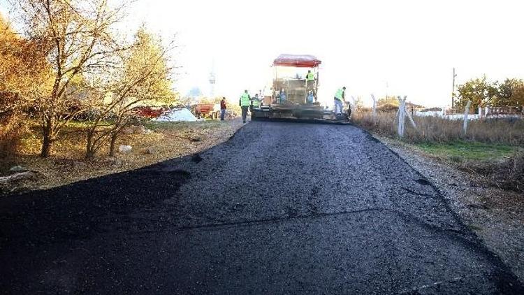 Gölbaşı’nda Asfalt Çalışmaları Durmuyor