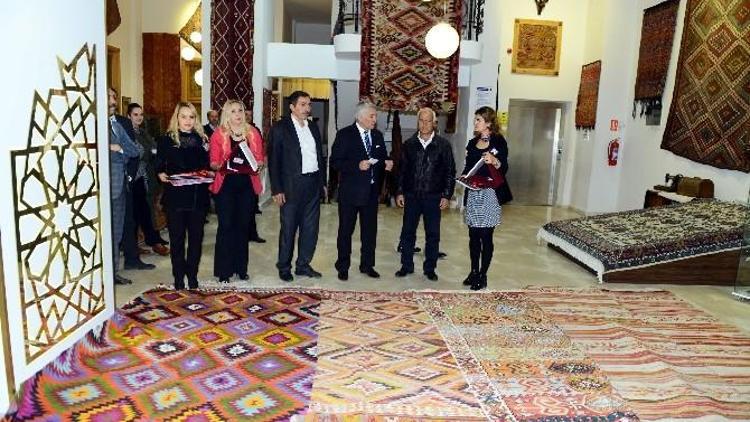 Halı Kilim Müzesine Bağışlar Sürüyor