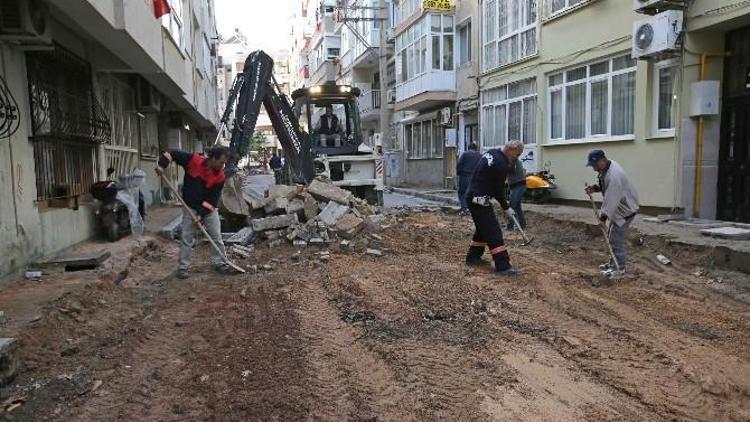 Karşıyaka’da Asfalt Ve Parke Taşı Çalışması