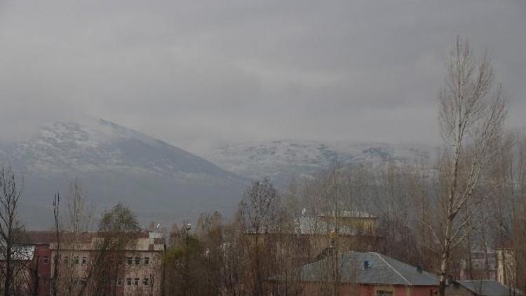 Varto’da Yüksek Kesimlere Kar Yağdı