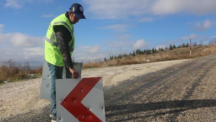 Eskişehir’de Yılda 700 Bin TL Trafik Levhalarına Gidiyor