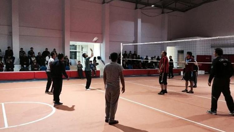 Tufanbeyli’de Voleybol Turnuvası Sona Erdi