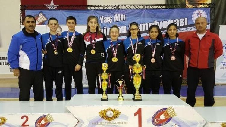 Milli Badmintoncular Türkiye Şampiyonu Oldu