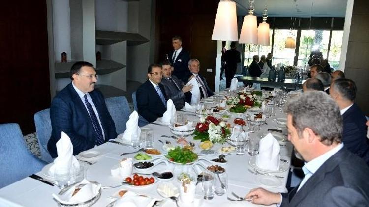 Vali Türker’den Turizmcilerle G-20 Değerlendirme Toplantısı