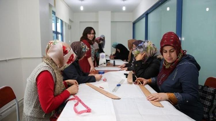 Camili Ek Birimlerde Dikiş Ve Mefruşat Kursu Açıldı