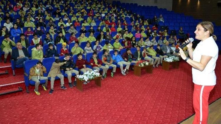 Mersin’de ‘Spor Kültürü Ve Olimpik Eğitim Projesi’nin 9’uncusu Başladı