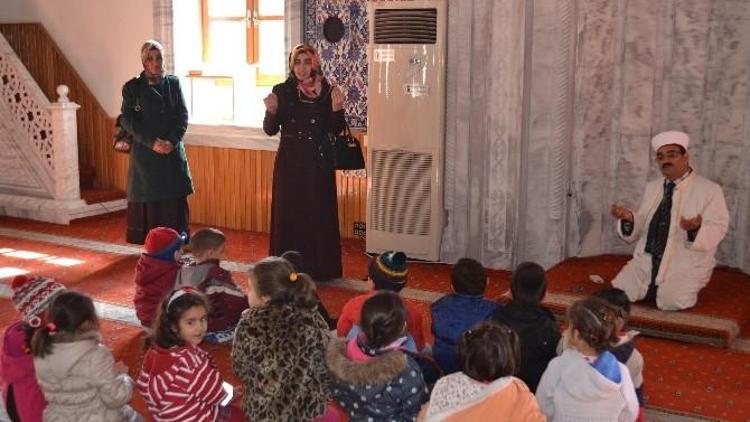 Kulu’da Minik Öğrencilerden Cami Ziyareti