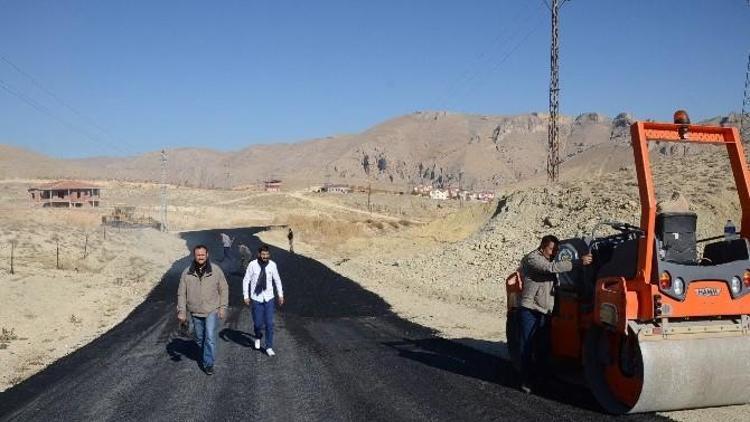 Darende’nin Cadde Ve Sokakları Asfaltlanıyor