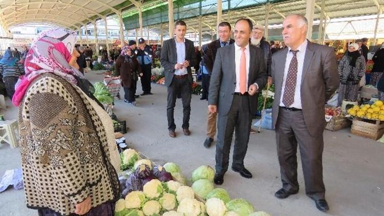 Başkan Özaltun Pazaryerini Ziyaret Etti