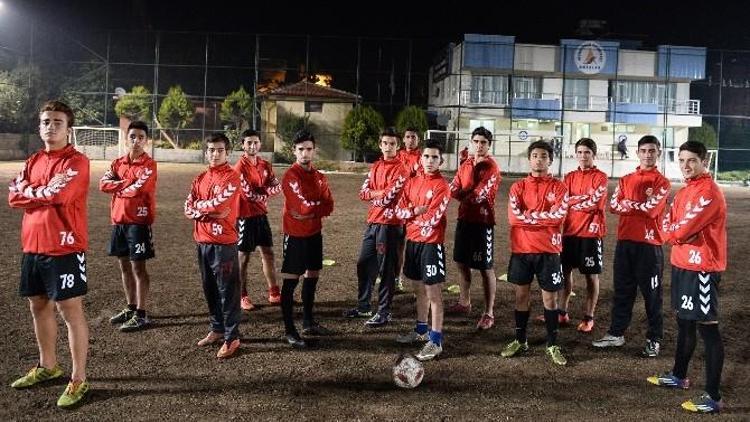 Muratpaşa Belediyesporlu Gençler Şampiyonluk Yolunda