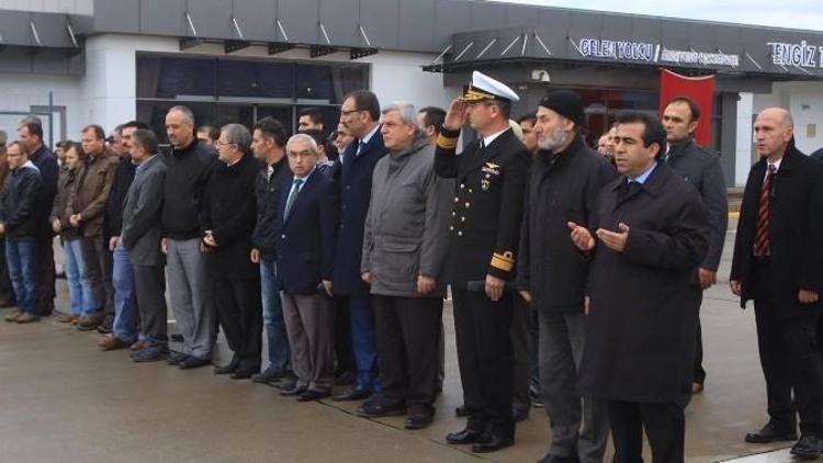 Başkan Karaosmanoğlu, Şehit Polis Memurunun Naaşını Karşıladı