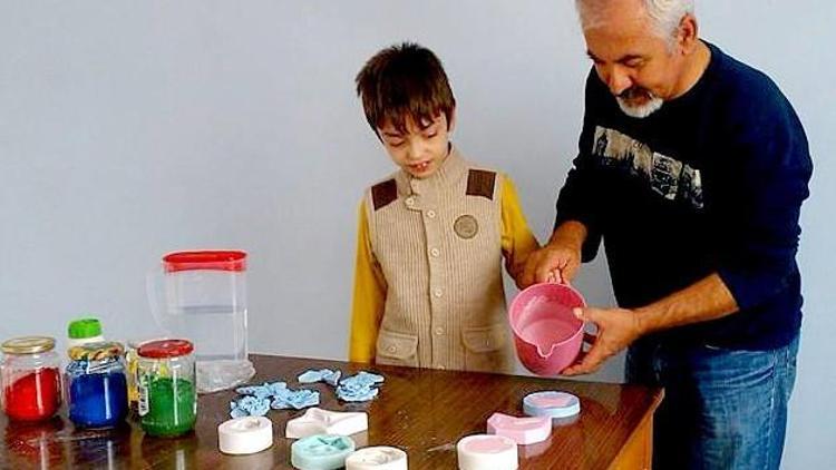 Türkiye’de İlk Kez Otizmli Öğrenciler Kokulu Taş Ve Kokulu Çerçeve Üretmeye Başladı