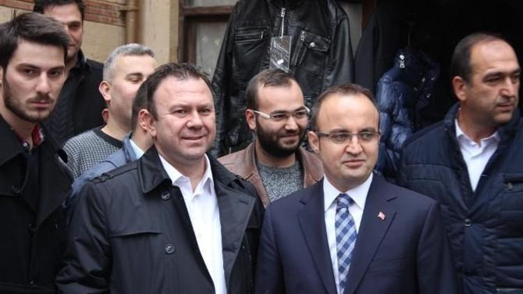 AK Milletvekili Bülent Turan, Çarşı Esnafıyla Kahvaltıda Buluştu
