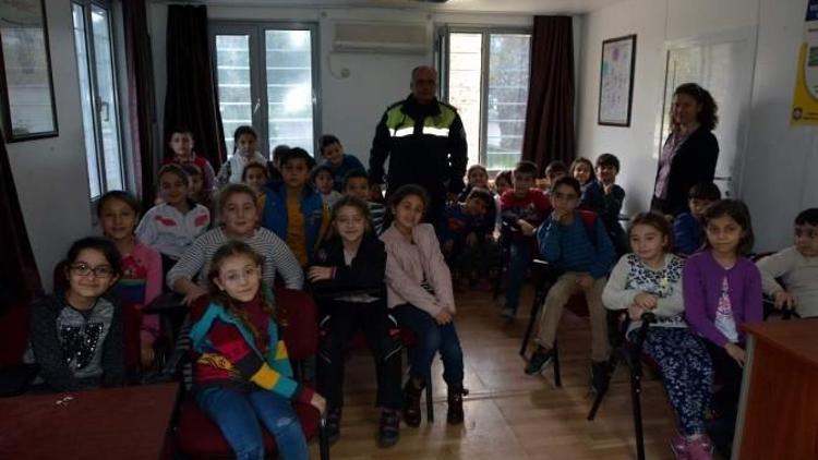 Aliağa’da İlkokul Öğrencilerine Trafik Eğitimi Verildi