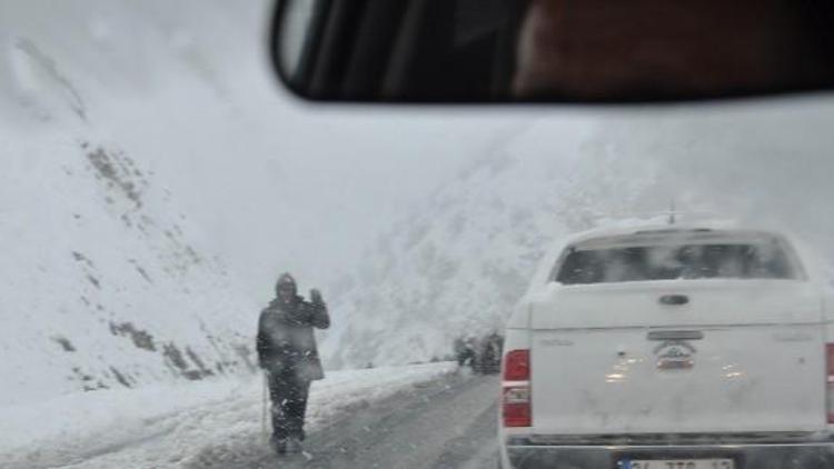 Hakkari’de Mahsur Kalanlar Kurtarıldı