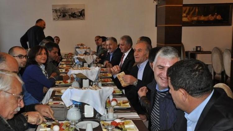AK Parti Milletvekilleri İle Başkanı İle Birlikte Basınla Buluştu