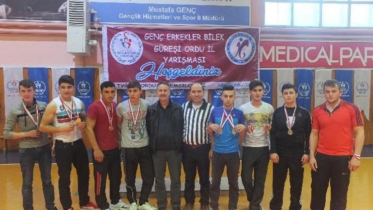 Gençler Bilek Güreşi Yarışmasında Gölköy Altın Madalyaları Topladı