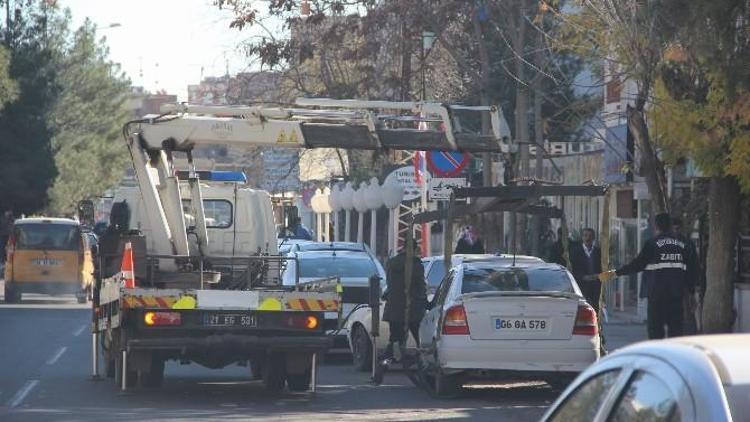 Diyarbakır’da Hatalı Park Eden Sürücülerin Araçları Çekildi