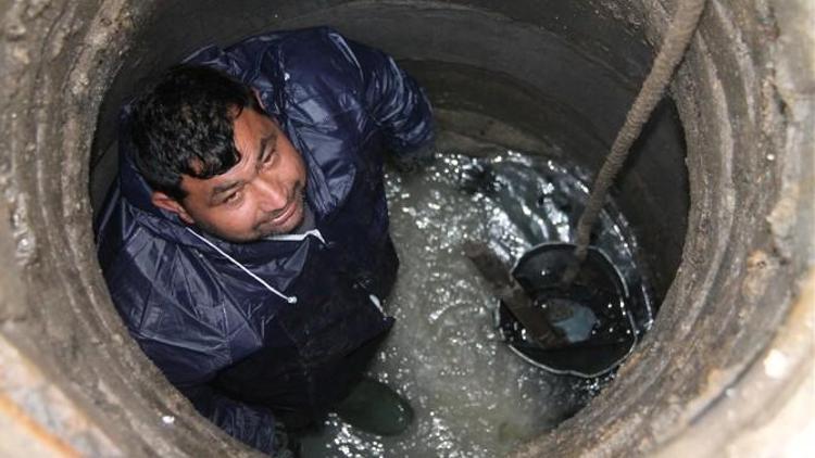 Kanalizasyon Bacaları Ve Izgaralar Temizleniyor