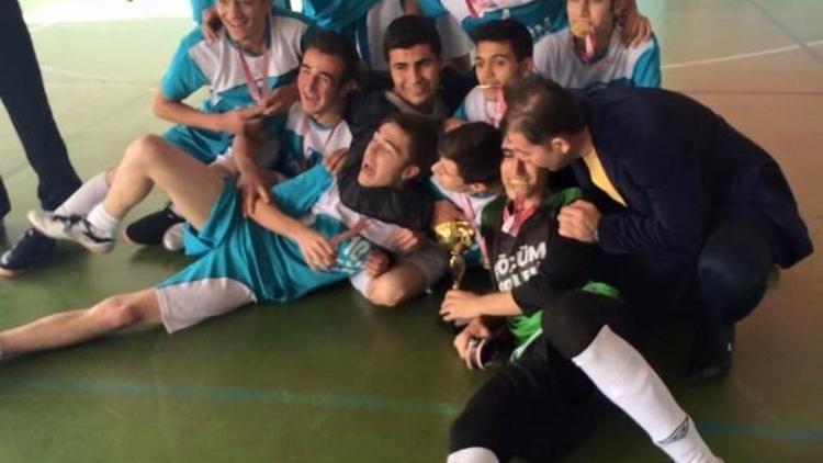 Yozgat’ta Liselere Arası Futsal Turnuvasında Darüşşifa Sağlık Meslek Lisesi Şampiyon Oldu