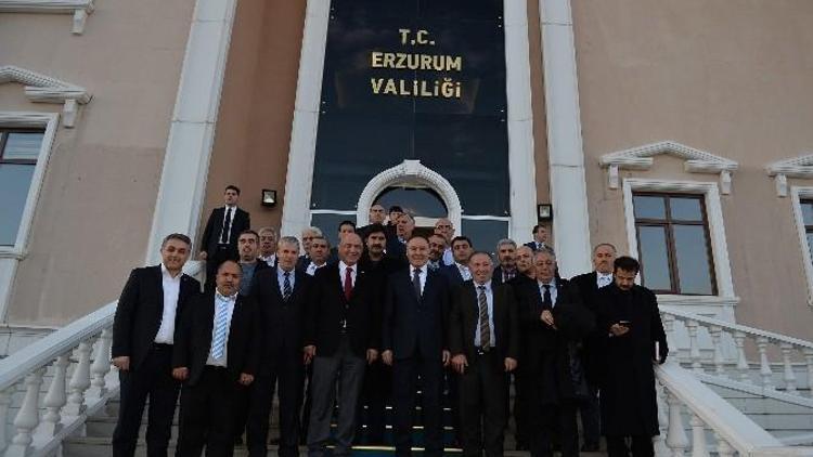 Vali Altıparmak, Eyüp Erzurumlular Derneği Yönetimini Kabul Etti