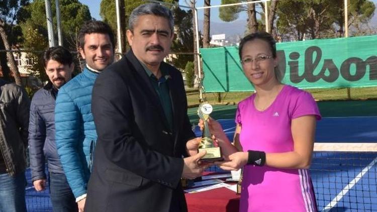 Nazilli’de Tenis Park Yaz Kupası 2015 Ödülleri Sahiplerini Buldu