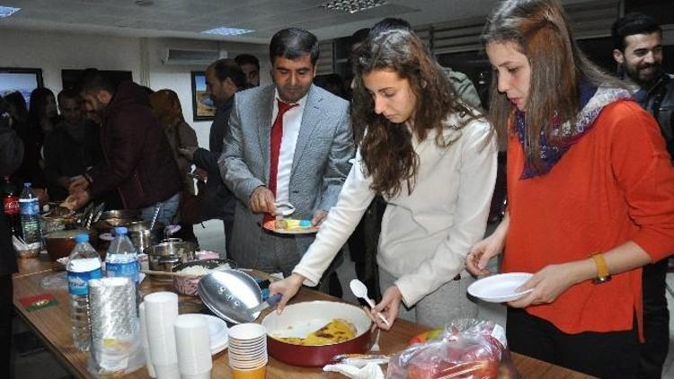 Portekizli Kızlar Yöresel Yemeklerini Tanıttı