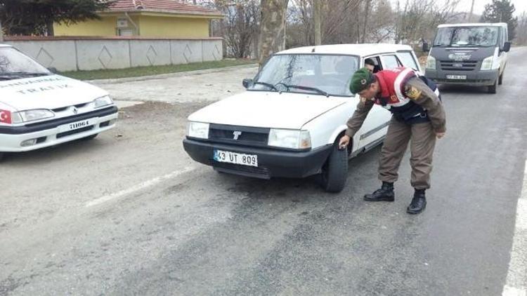 Bozüyük Jandarma Ekiplerinden Kış Lastiği Denetimi