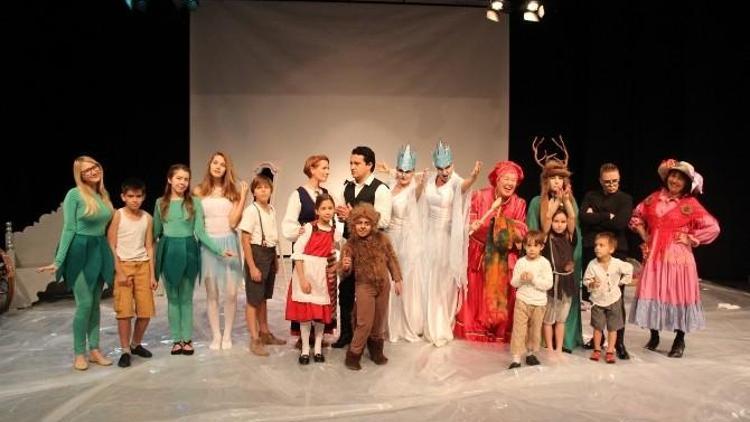Babaları Türk Anneleri Finli Çocuklardan Tiyatro