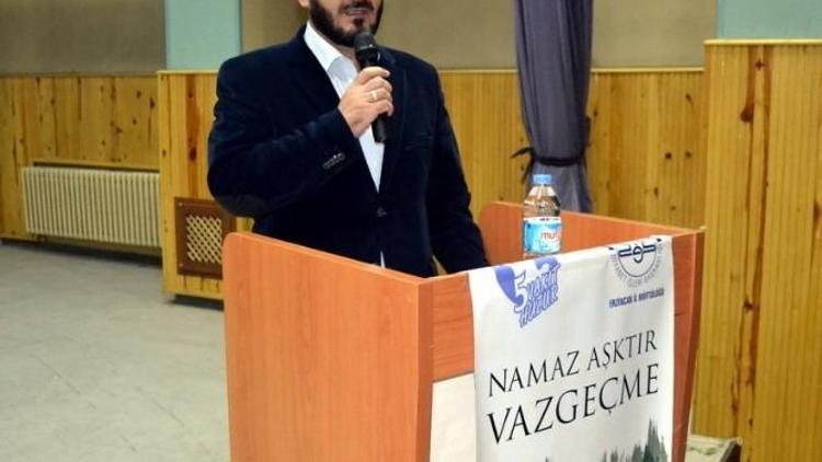 Erzincan’da “Namazla Diriliş” Konferansı Düzenlendi