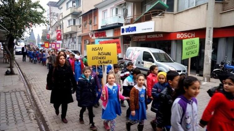 Öğrenciler ’İnsan Hakları’ İçin Yürüdü