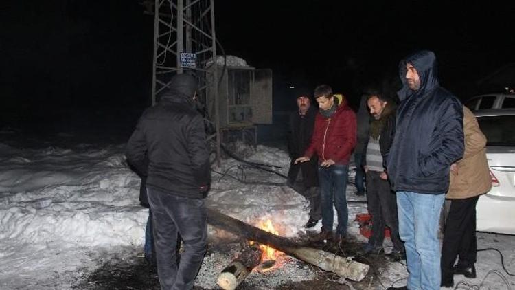 Dondurucu Soğukta Elektrik Arızalarını Gideriyorlar