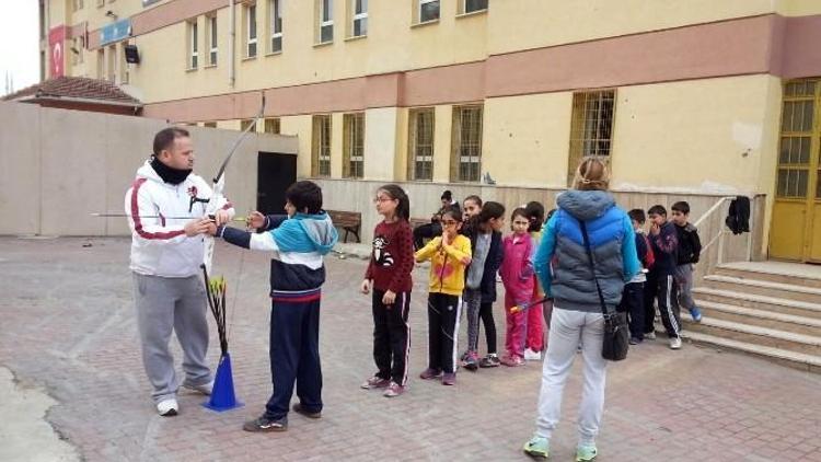 Beyoğlu Belediyesi Kış Spor Okullarında Okçuluk Eğitimleri Başladı