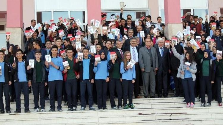 Babaoğlu Vakfından Okullara 17 Bin Kitap