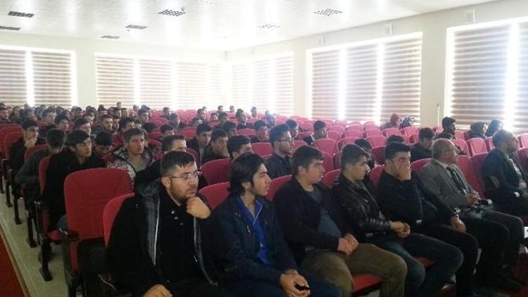 Öğrencilere İnşaatta İnavasyon Semineri Verildi