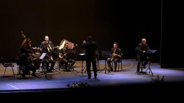 Genco Erkal ’Camerata İzmir’le Sahne Aldı