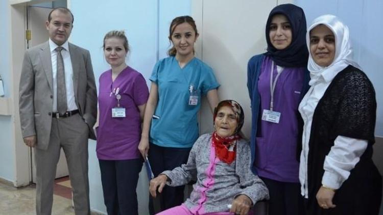 101 Yaşındaki Fatma Nineye Kalça Protezi Ameliyatı Yapıldı