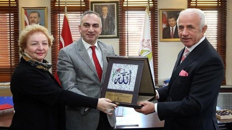 Başkan Yılmazer İşadamı Nafi Güral’a Plaket Ve Berat Takdim Etti