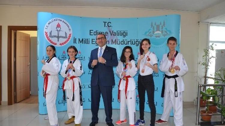 Başarılı Taekwondo’cular Ödüllendirildi