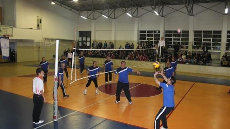 100. Yıl Voleybol Turnuvası Başladı