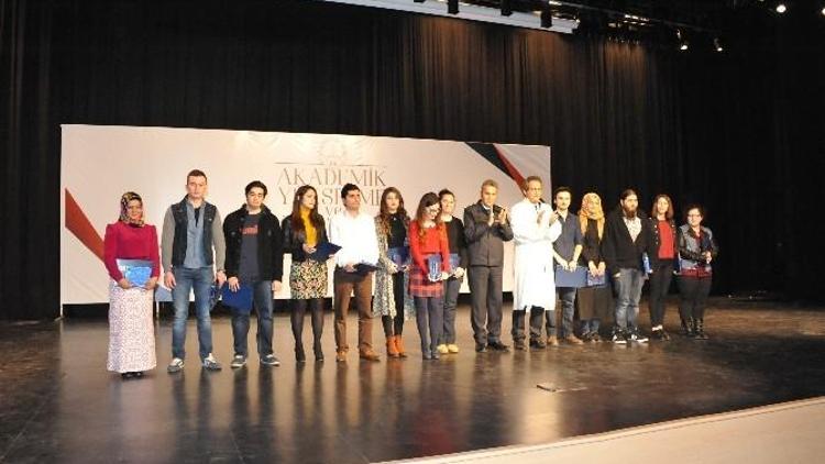Bülent Ecevit Üniversitesi En Başarılı Yeni Öğrencilerini Ödüllendirdi