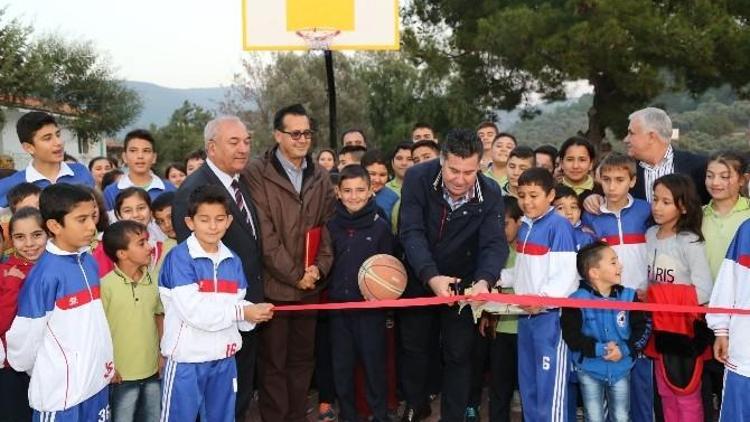 Bodrum Belediyesi’nden Okula Basketbol Sahası