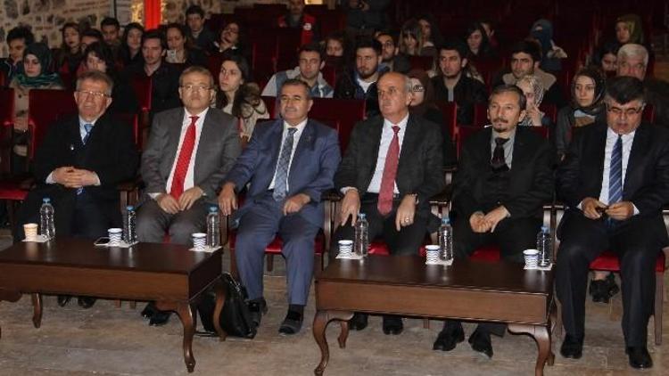 Doç. Dr. Doğan’dan Mesnevi Konferansı