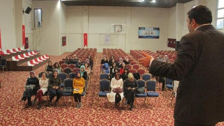 Elazığ’da Beden Dili Ve Diksiyon Semineri Düzenledi