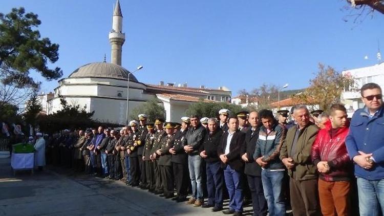 Şehit Babası Toprağa Verildi