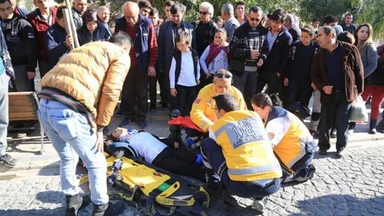 Yaralı Öğrenci Gözyaşları İçerisinde Ambulansı Bekledi