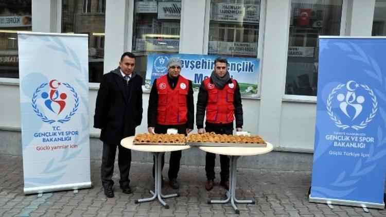 Nevşehir Gençlik Merkezi Kandil Simidi Dağıttı