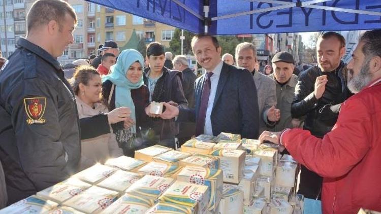 Belediye Binlerce Kandil Simidi Dağıttı