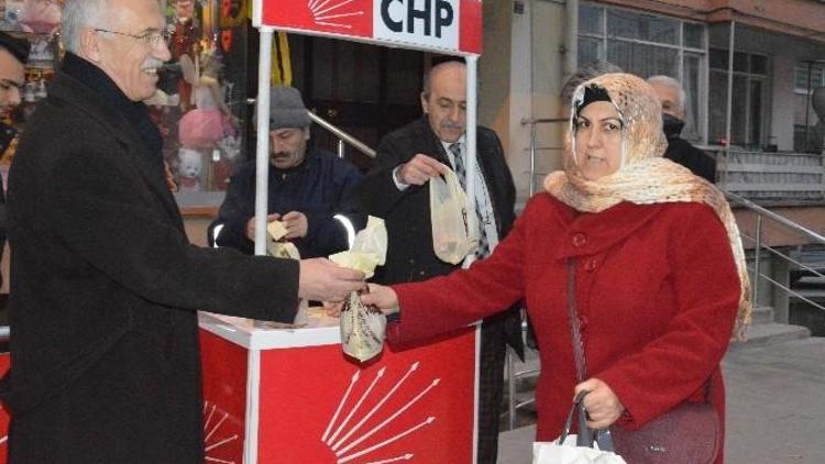 CHP Kandil Simidi Dağıttı